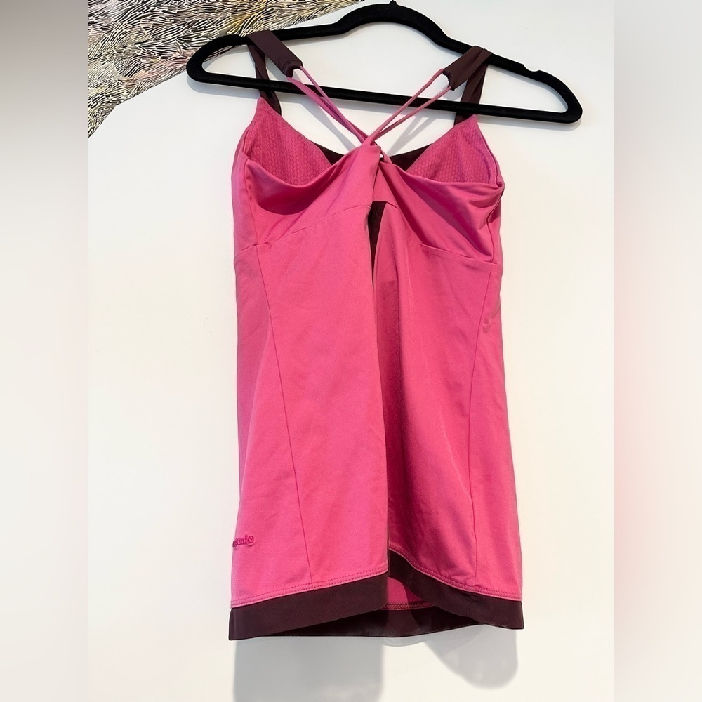 Patagonia magenta and mesh burgundy cross back workout tank fits like medium - Picture 3 of 3